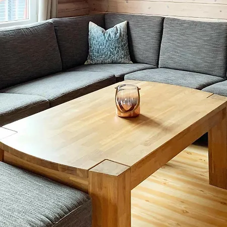 Three-bedroom Holiday In 特吕西尔